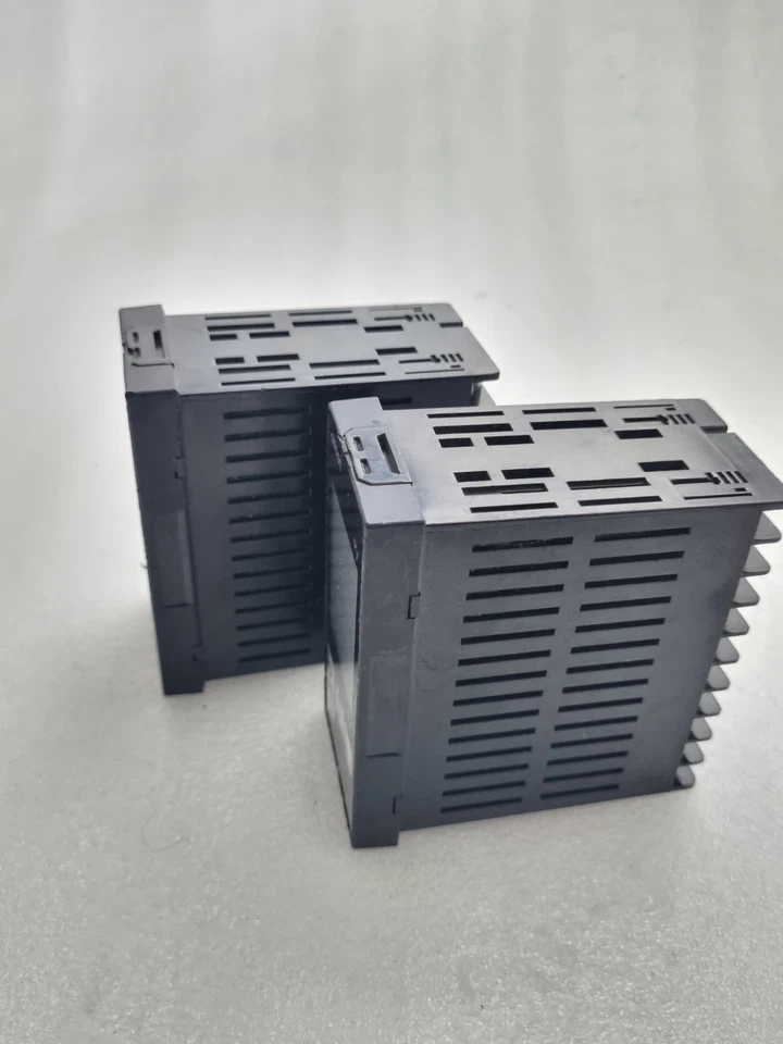 Lot of 2 Pcs Omron E5EZ-C3T Temperature Controller E5EZC3T (Used Working)